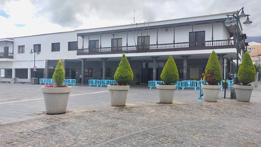 CC, PP y ACP registran una moción de censura para expulsar al PSOE de la Alcaldía de Puerto de la Cruz