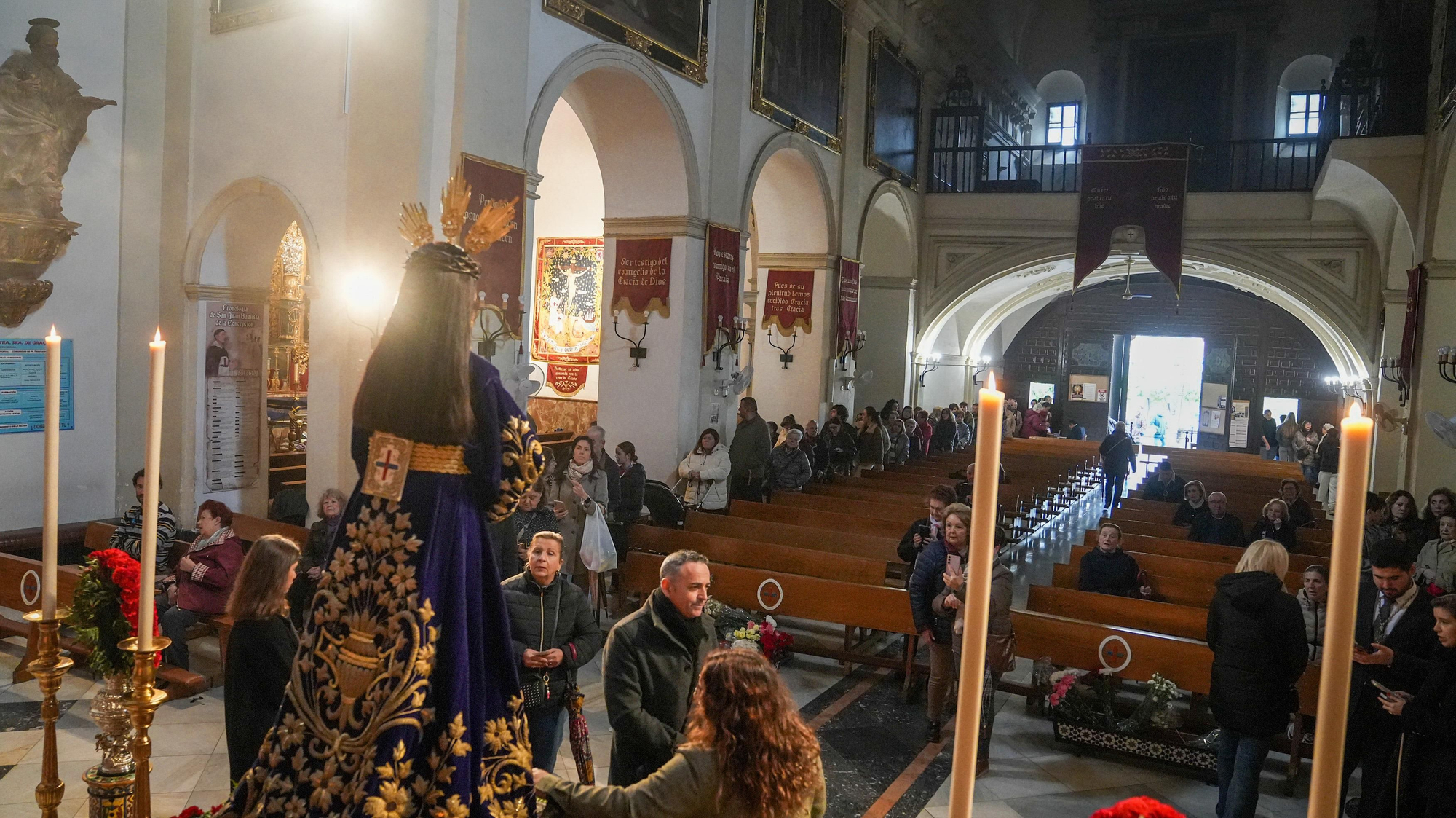 Los besapiés de Jesús Rescatado y del Cristo del Remedio de Ánimas, y el besamanos de Jesús, Divino Salvador, en su Prendimiento, en imágenes