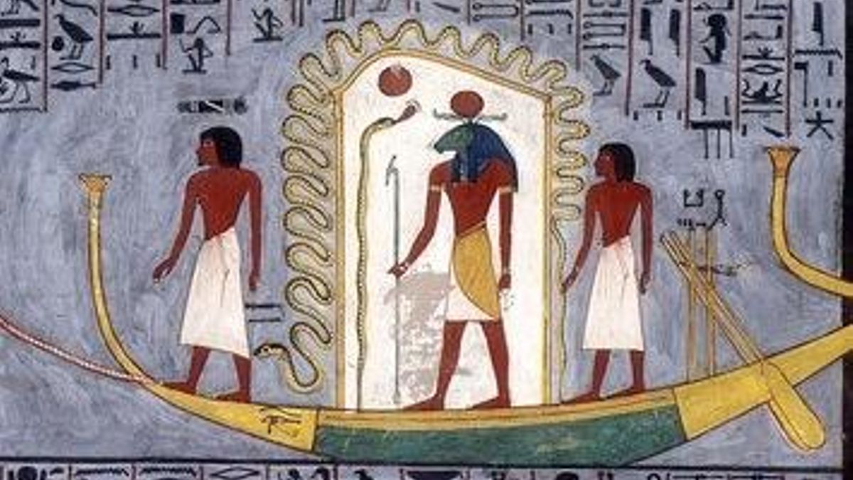 Ra viajando a través del inframundo en su barca, de la copia del Libro de las Puertas en la tumba de Ramsés I (KV16)