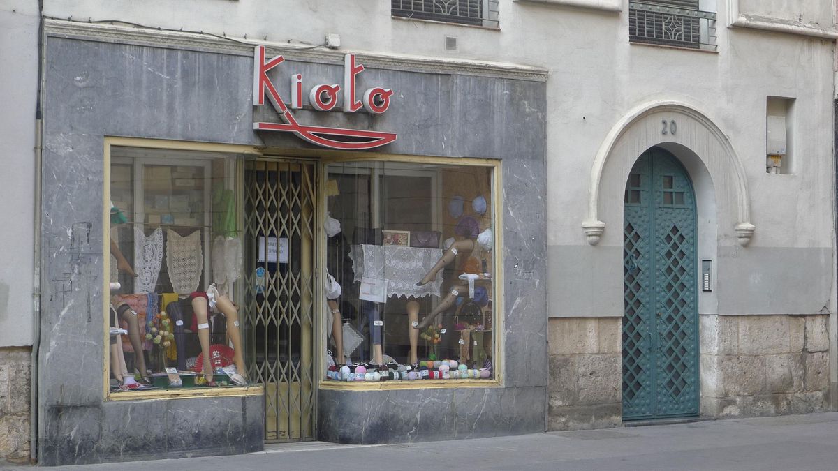 El histórico rótulo de la mercería Kioto.
