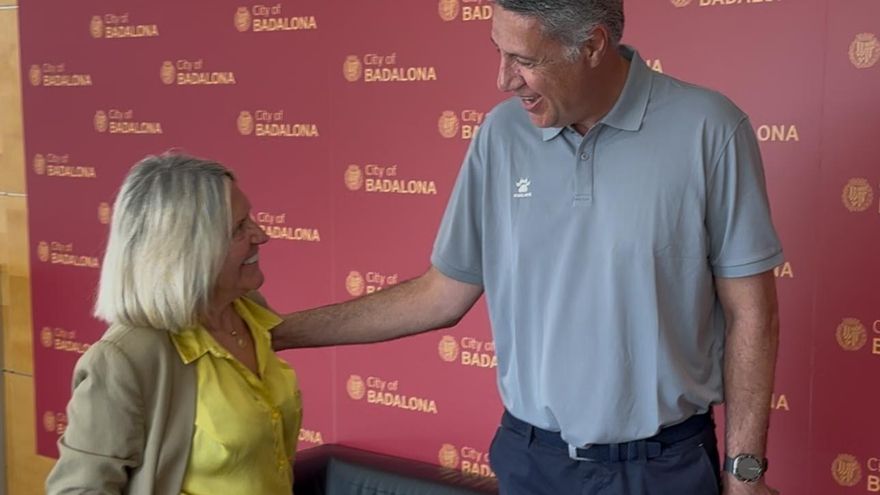 La alcaldesa de Bétera visita al polémico alcalde García Albiol para estudiar sus políticas anti-ocupación en Badalona