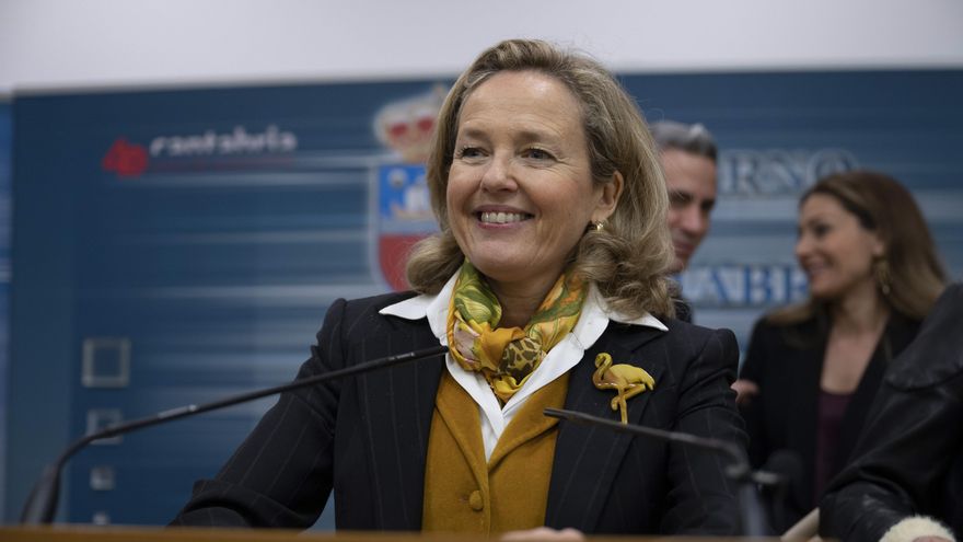 La vicepresidenta primera y ministra de Asuntos Económicos y Transformación Digital, Nadia Calviño durante una rueda de prensa con motivo de su visita a Cantabria, este viernes en Santander. EFE/Pedro Puente Hoyos