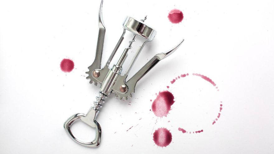 De dos tiempos, de alas o de palanca: cómo elegir el mejor utensilio para abrir botellas de vino
