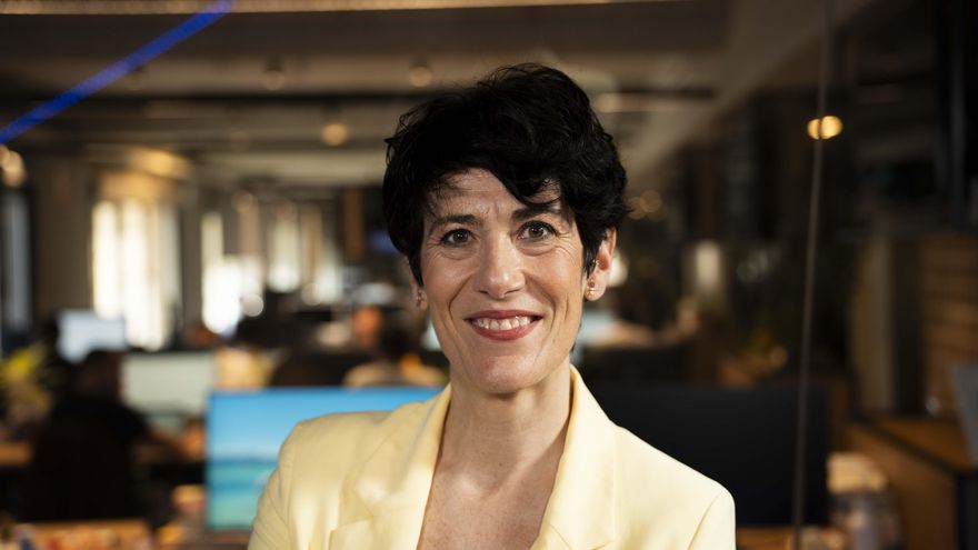 Elma Saiz, ministra de Inclusión, Seguridad Social y Migraciones, en la redacción de elDiario.es.