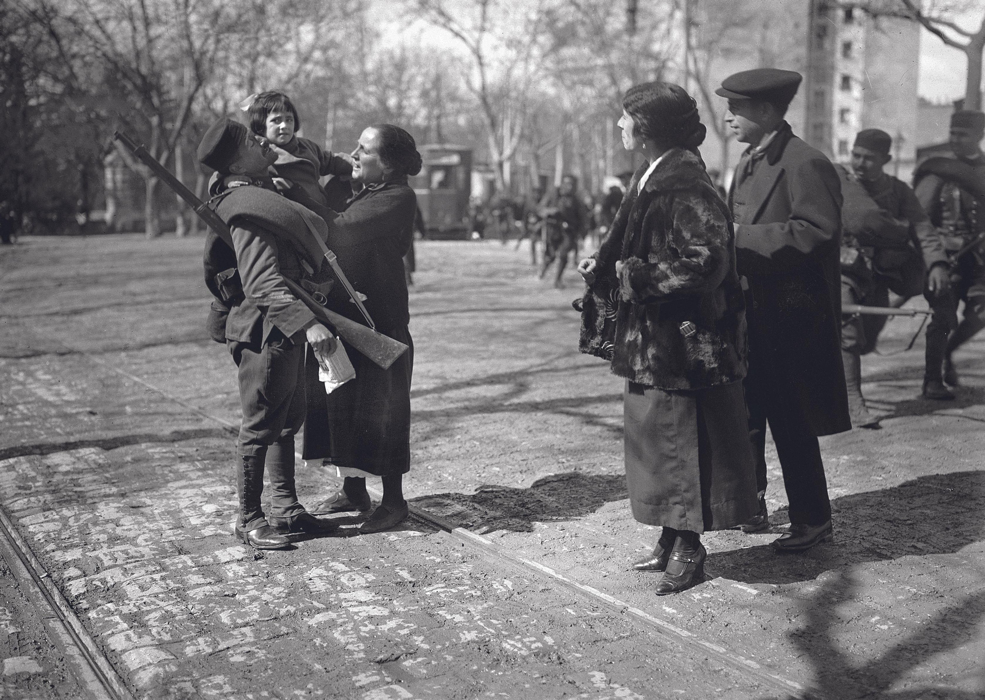 Llegada de África del Batallón del Regimiento del Rey. Madrid, abril de 1925.