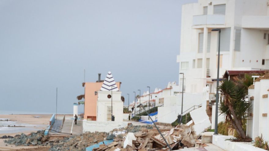 Imagen de los daños ocasionados por la borrasca 'Francis' en Matalascañas (Huelva).