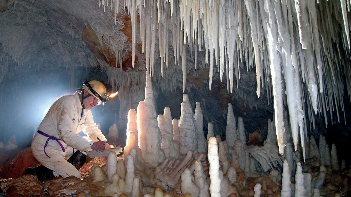 La Cova d'en Bassol, cavidad kárstica inundada del municipio de Felanitx.