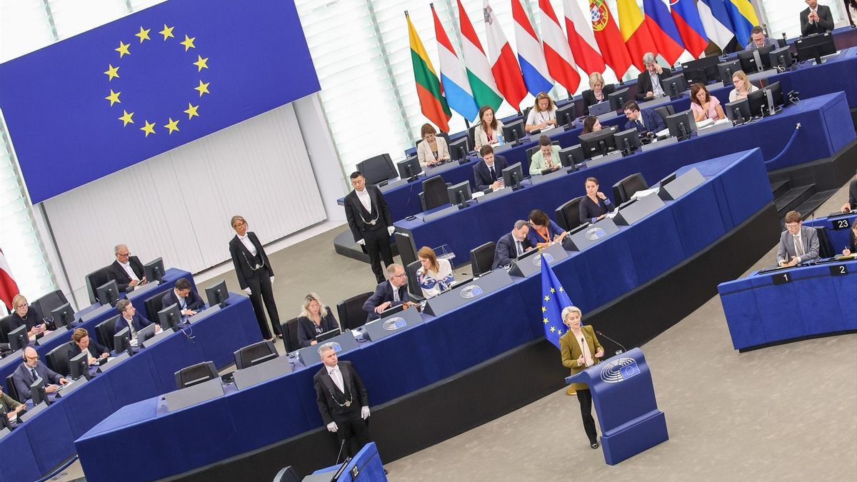La presidenta de la Comisión Europea, Ursula Von der Leyen, en el Parlamento europeo.