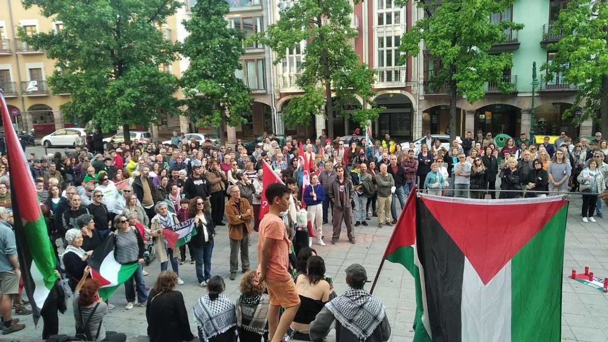 Concentración en Torrelavega en apoyo al pueblo palestino.