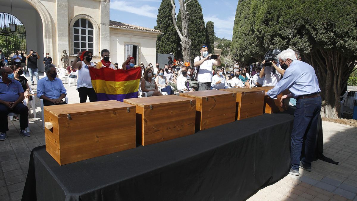 Entrega de los restos mortales de las víctimas del franquismo en Manacor