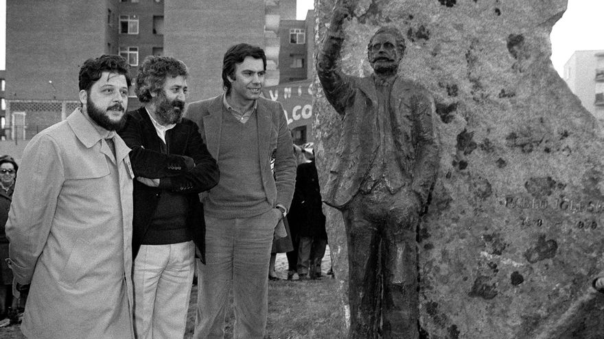 Inauguración de la estatua de Pablo Iglesias en Alcobendas, esculpida por Pepe Noja (junto a Felipe González), en marzo de 1979