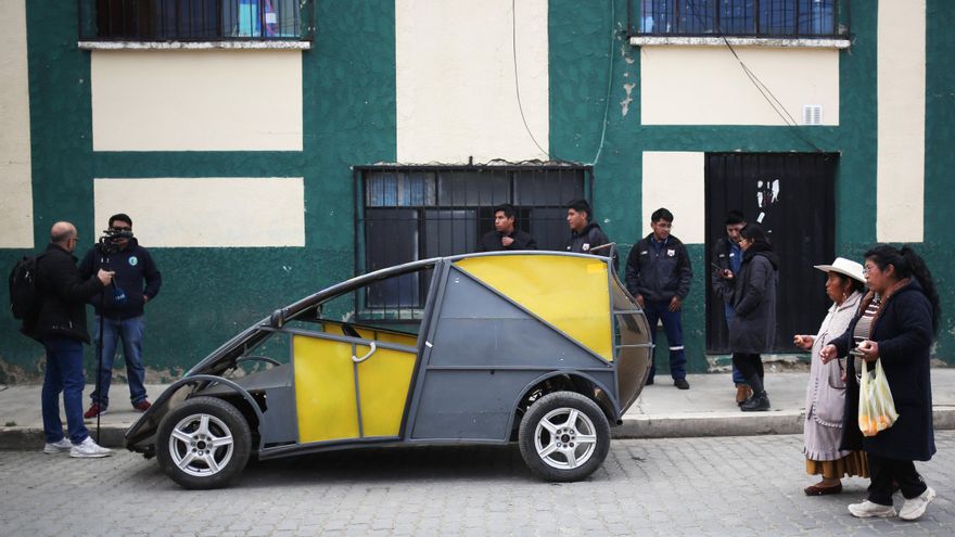 El 'Katari MRC5', el auto eléctrico hecho por estudiantes con batería de litio boliviano