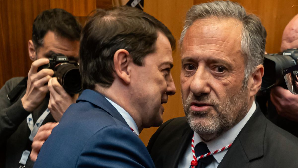 Mañueco y Pollán se abrazan en una imagen de archivo