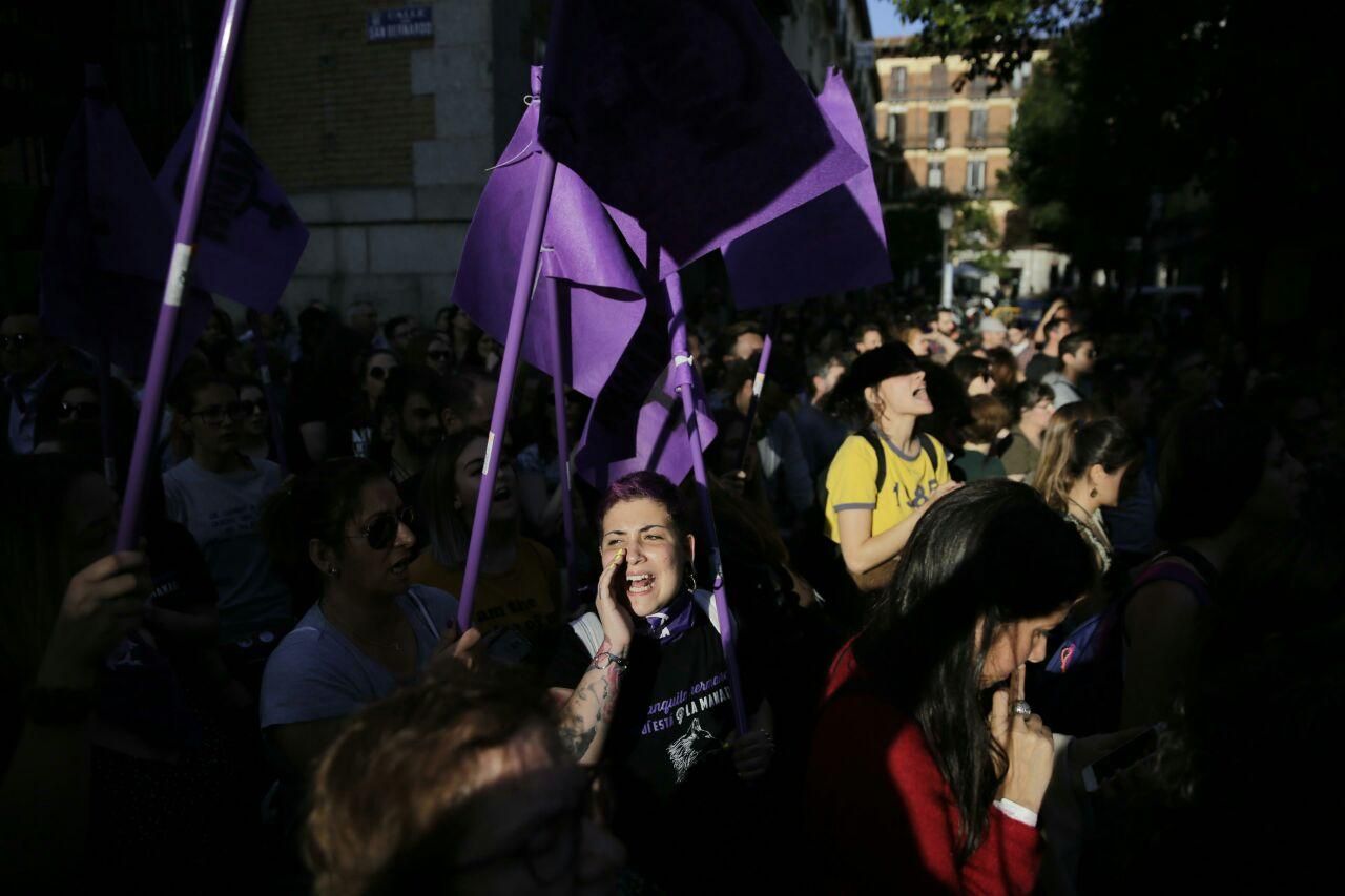 Miles de personas se concentran frente al Ministerio de Justicia en Madrid contra la sentencia de 'la manada'