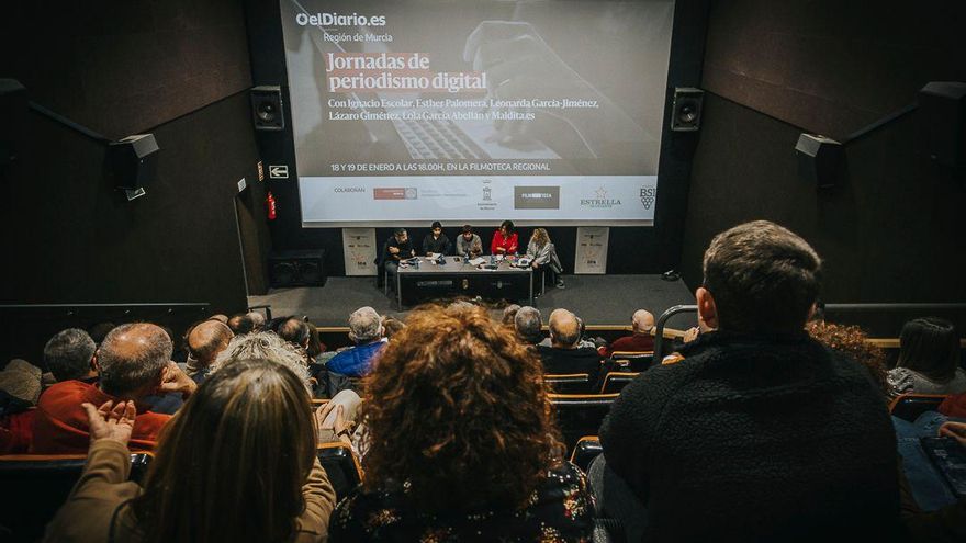 Segunda jornada de Periodismo Digital de elDiario.es en la Filmoteca Regional con un mesa de debate sobre los bulos y la desinformación | David de Flores (La Cámara Roja)