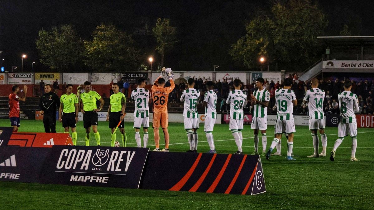 El Córdoba CF, en su visita a Olot la pasada temporada por la Copa del Rey