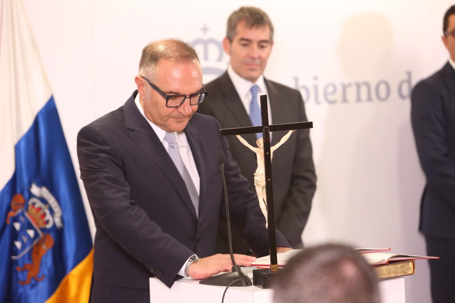 El consejero de Sanidad del Gobierno de Canarias, José Manuel Baltar jura su cargo (ALEJANDRO RAMOS)