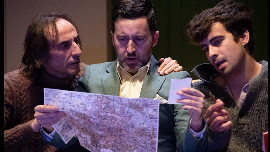 De izquierda a derecha, Juan Codina, Juan Vinuesa y Juan Paños, actores de la obra 'María Luisa', de Juan Mayorga