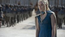 Emilia Clarke como Daenerys Targaryen