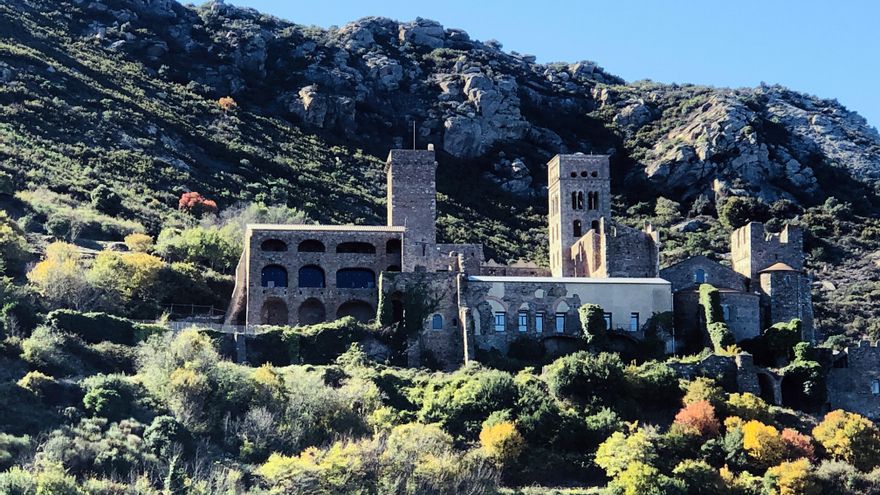 El monasterio de Sant Pere de Rodes, desde el cabo de Creus