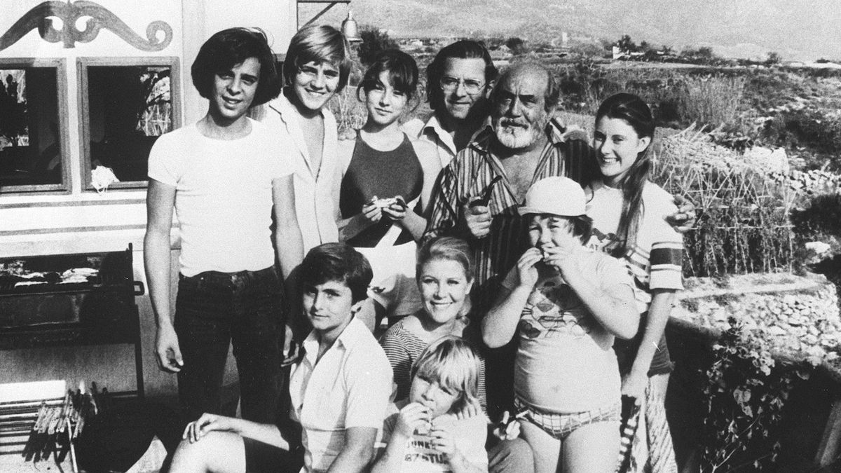 El equipo de la serie de televisión "Verano Azul" (Foto sin fecha, años 80). EFE/TVE