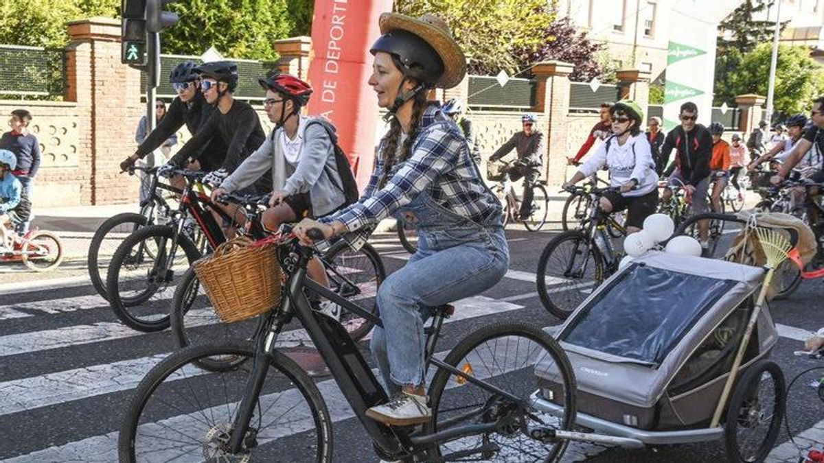 El Día de la Bici congrega a más de 3.000 participantes en León
