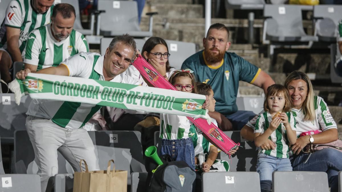 Grada Blanquiverde del Córdoba CF - CD Tenerife