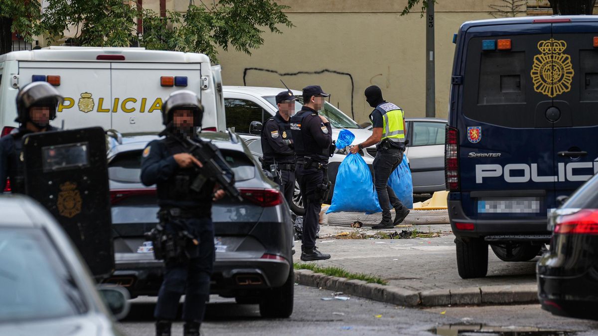 Archivo - Imagen de archivo de efectivos de la Policía Nacional desplegados