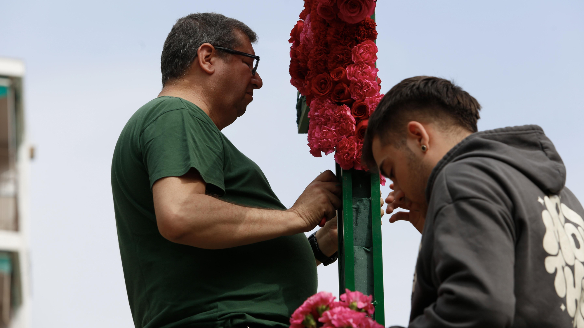 Montaje de cruces de mayo