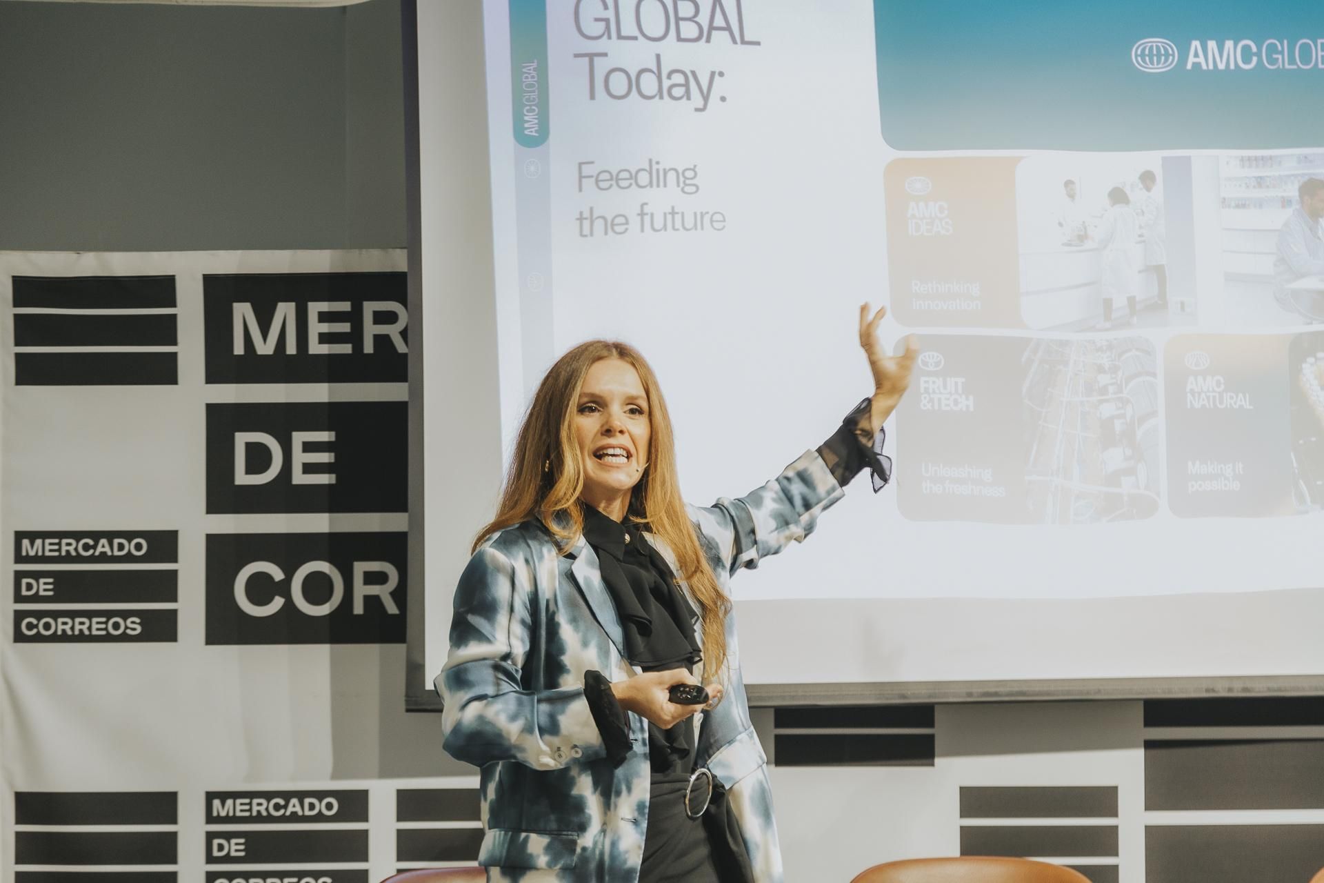 La directora de Tendencias y Comunicación de AMC Global, Ana Tomás Gil, durante la presentación del caso de éxito de la empresa