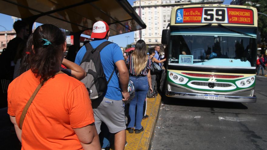 El boleto mínimo de colectivo en el AMBA costará $76,92 a partir de enero