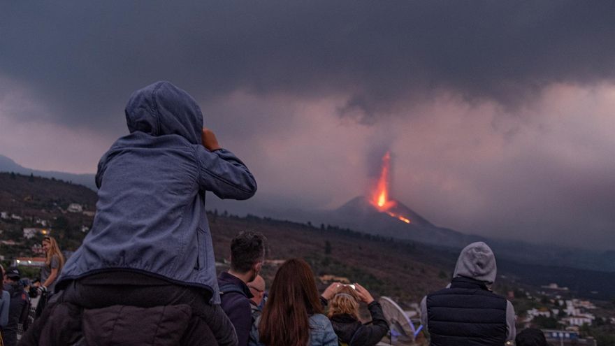 La colada más al sur del volcán de La Palma alcanza una velocidad 