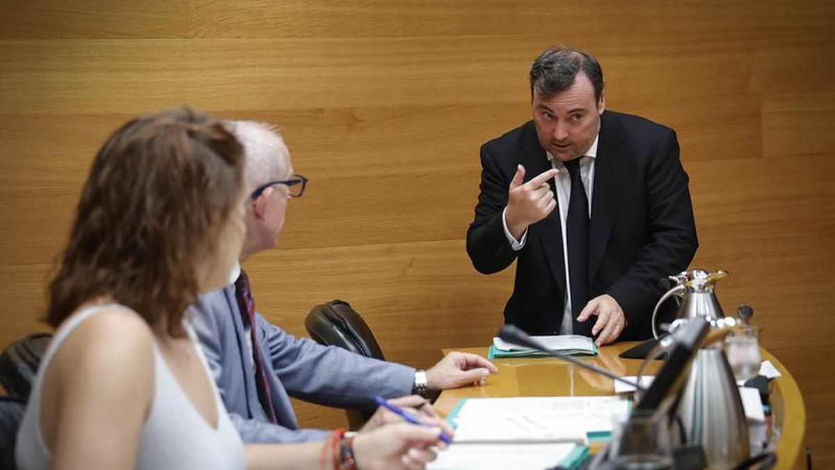 Un diputado de Vox se jacta en las Corts de tener "información privilegiada" sobre una investigación: "Lo sé porque me lo ha dicho la fiscal"
