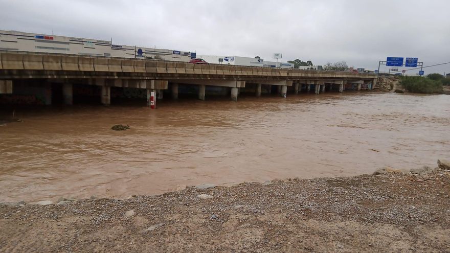 Un testigo confirma a la jueza de la DANA que Emergencias desconocía la retirada de los bomberos que medían el Poyo