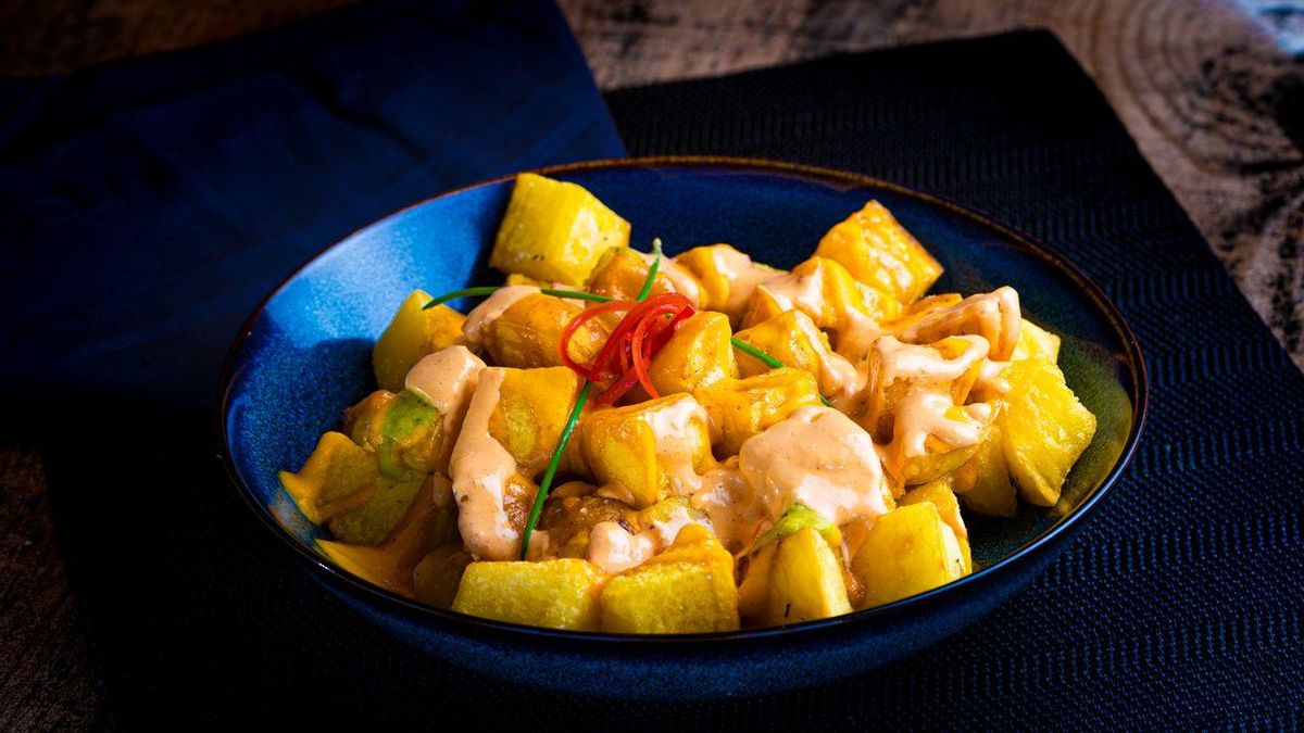 Del pimentón al ajo: cómo hacer la salsa auténtica de las patatas bravas