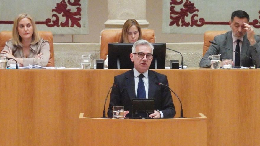 "Cállese, progre": un diputado riojano de Vox pierde las maneras y llama "tonta" a la portavoz de IU