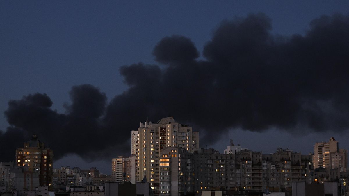 Al menos 13 muertos en un ataque masivo ruso contra Kiev