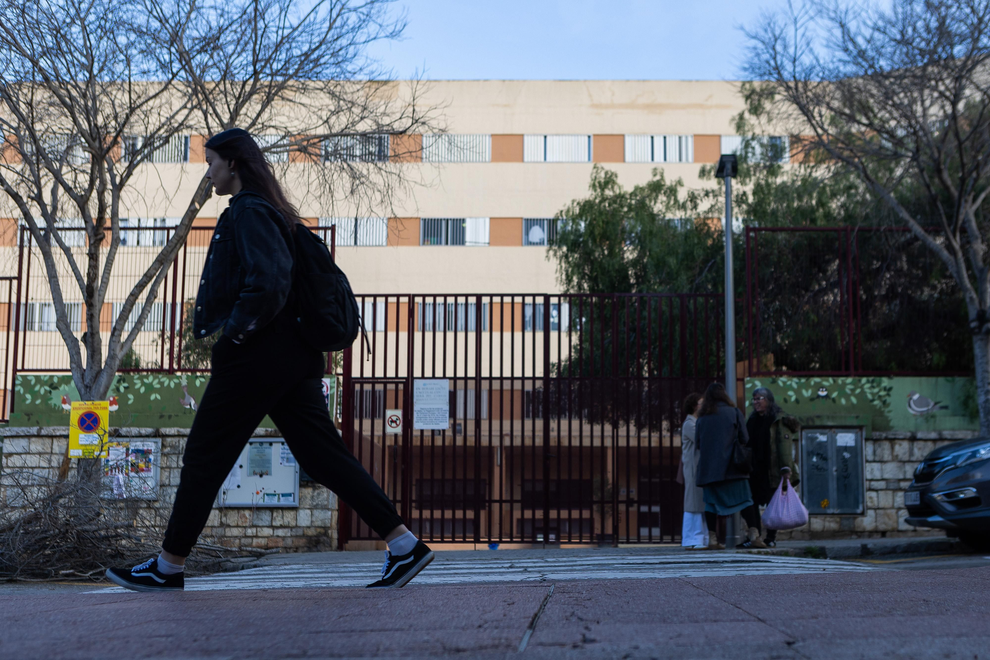 Fachada del colegio Aina Moll