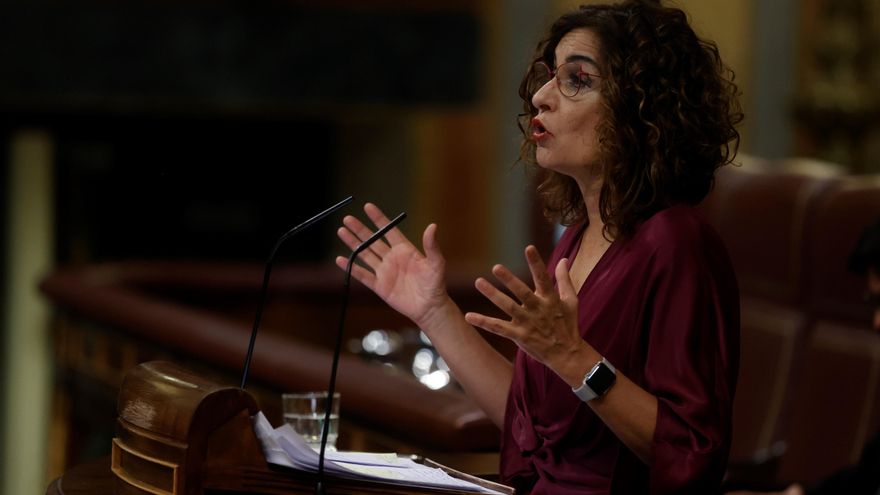 La ministra de Hacienda, María Jesús Montero durante su intervención en el Congreso este miércoles durante el debate de totalidad del Proyecto de Ley de Presupuestos Generales del Estado para el año 2022. EFE/Juan Carlos Hidalgo