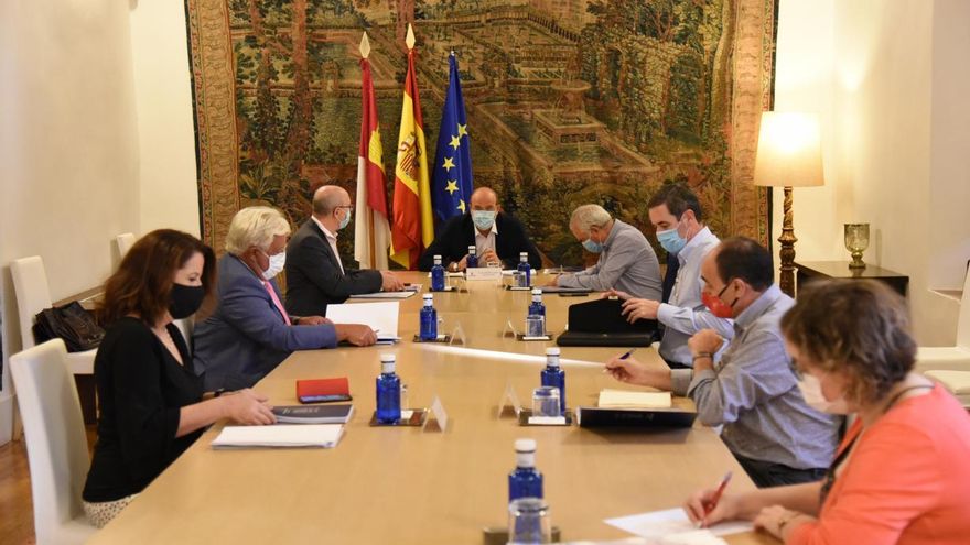 Reunión de los firmantes del Pacto contra la Despoblación de Castilla-La Mancha