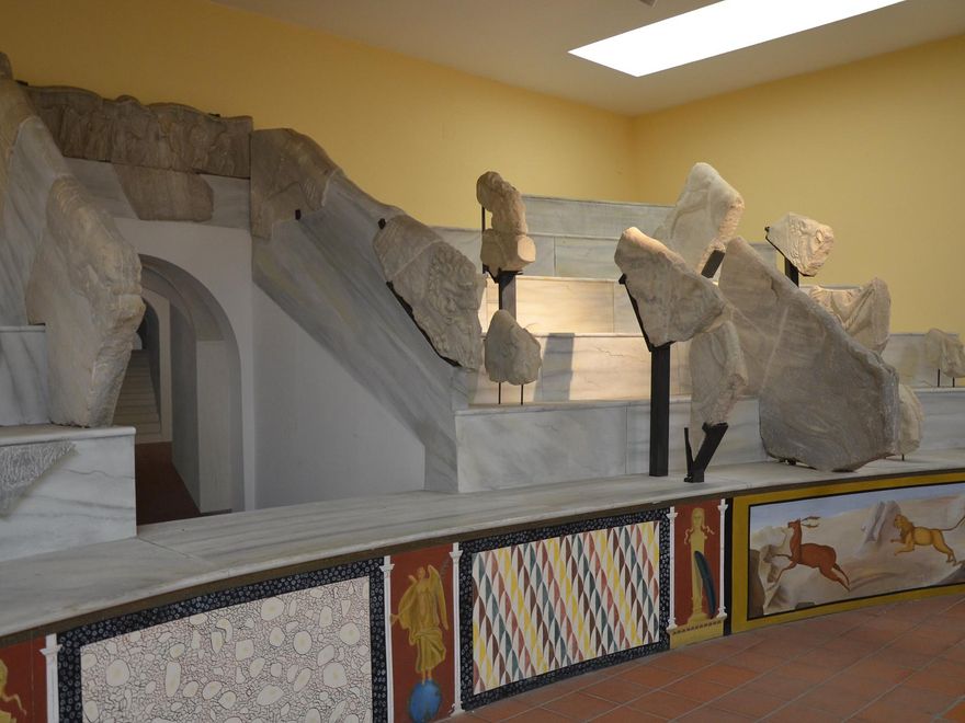 Restos de las gradas del Anfiteatro de Capua en el Museo de los Gladiadores.