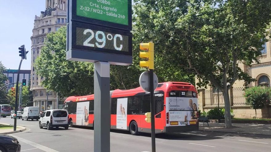 El calor deja fuera de servicio uno de cada cinco buses de Zaragoza: los conductores denuncian "falta de mantenimiento"