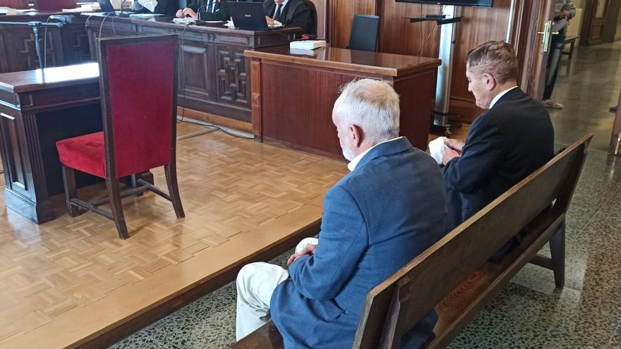 Imagen del comienzo del juicio al exdirector de la Faffe Fernando Villén y al exacalde de Lebrija, ahora condenados.