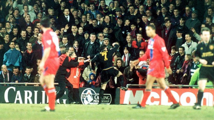 Éric Cantona, el futbolista que pateó a un ultra y no se arrepiente de nada: “Le daría más fuerte”