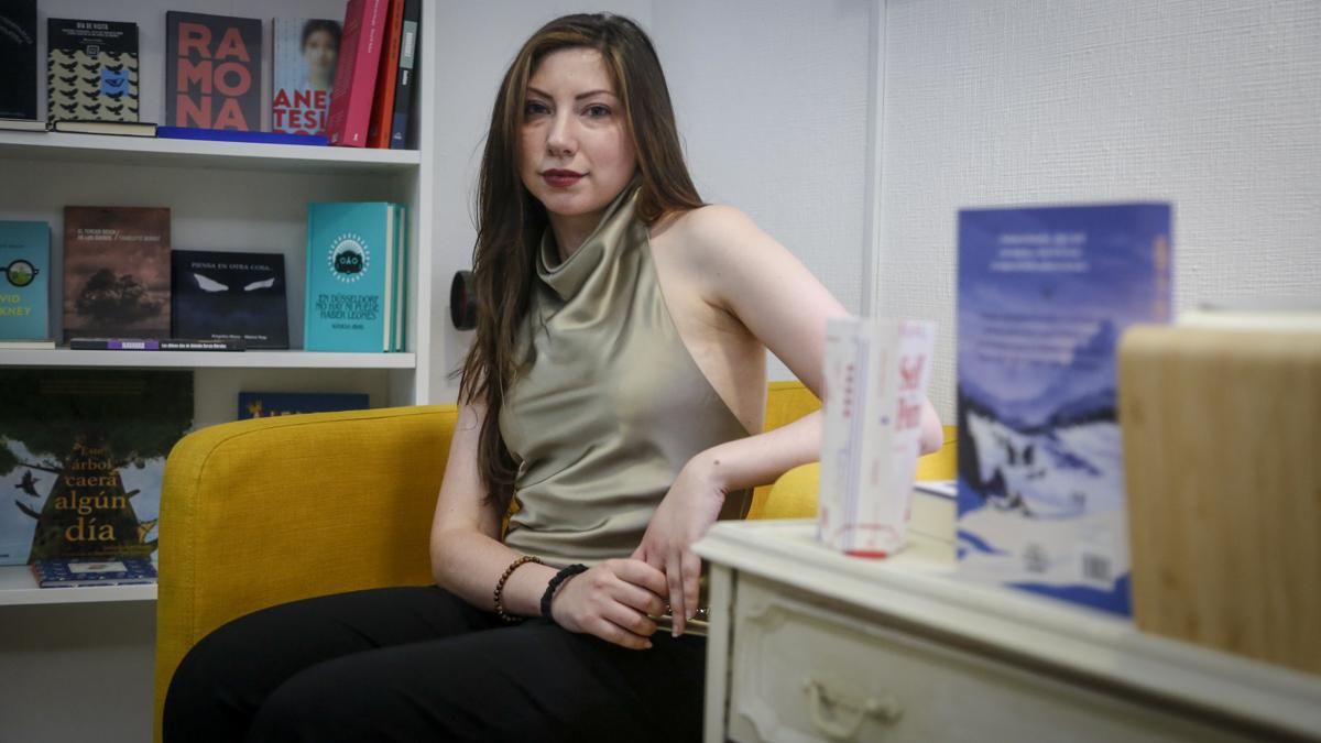 Alba Moon, poeta: "La escritura tiene que ser un lugar donde no tengas que martirizarte"