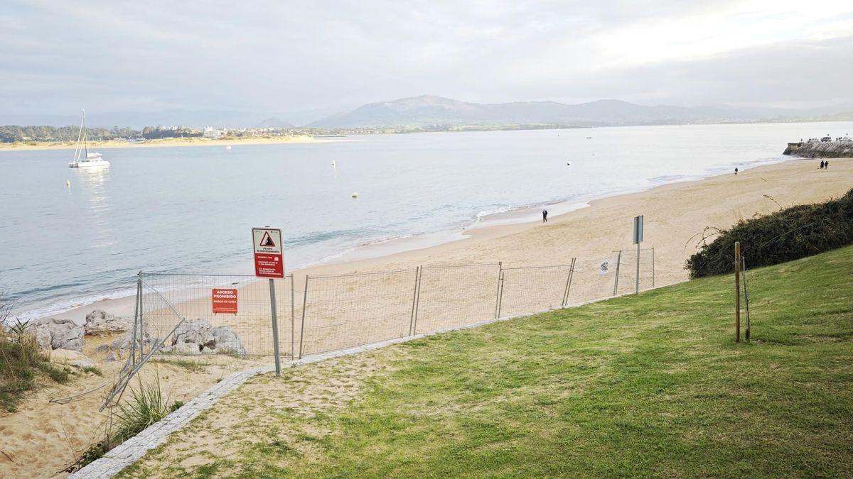 Acceso a la playa de Los Peligros sin reparar desde 2011.