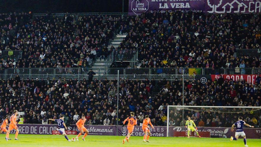 Continúa la polémica por las gradas del Guadalajara-Barça: el Ayuntamiento abre expediente sancionador al club