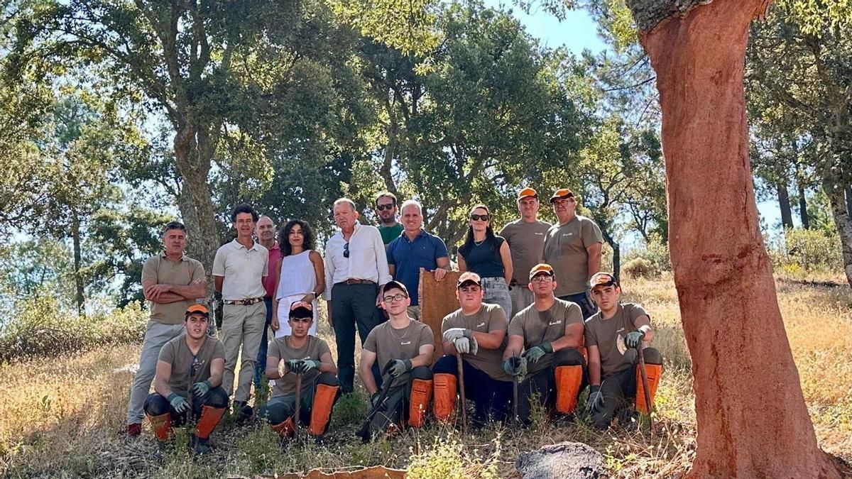 La Junta impulsa la VII Escuela de Descorche en los montes públicos de la provincia de Córdoba