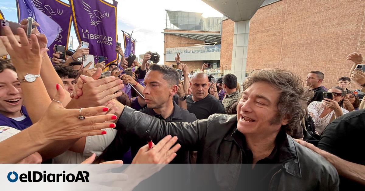 En Córdoba, Milei inició su raid de cierre de campaña con una caminata en medio de protestas