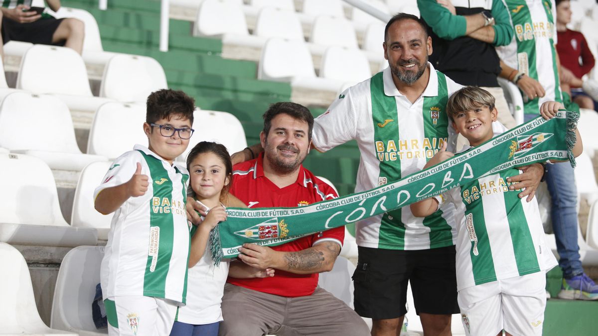 Grada Blanquiverde del Córdoba CF - CD Tenerife